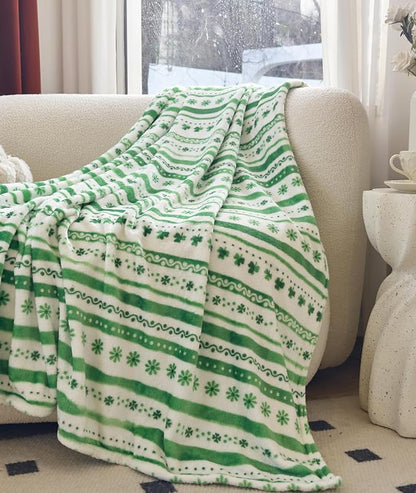 Elegant Comfort Luxury Velvet Super Soft Lucky Green Clover Shamrock Irish Print Fleece Blanket-St Patricks Day Theme Décor Fuzzy Warm and Cozy Throws for Couch and Gift, 50 x 60 inch, Floral Clover