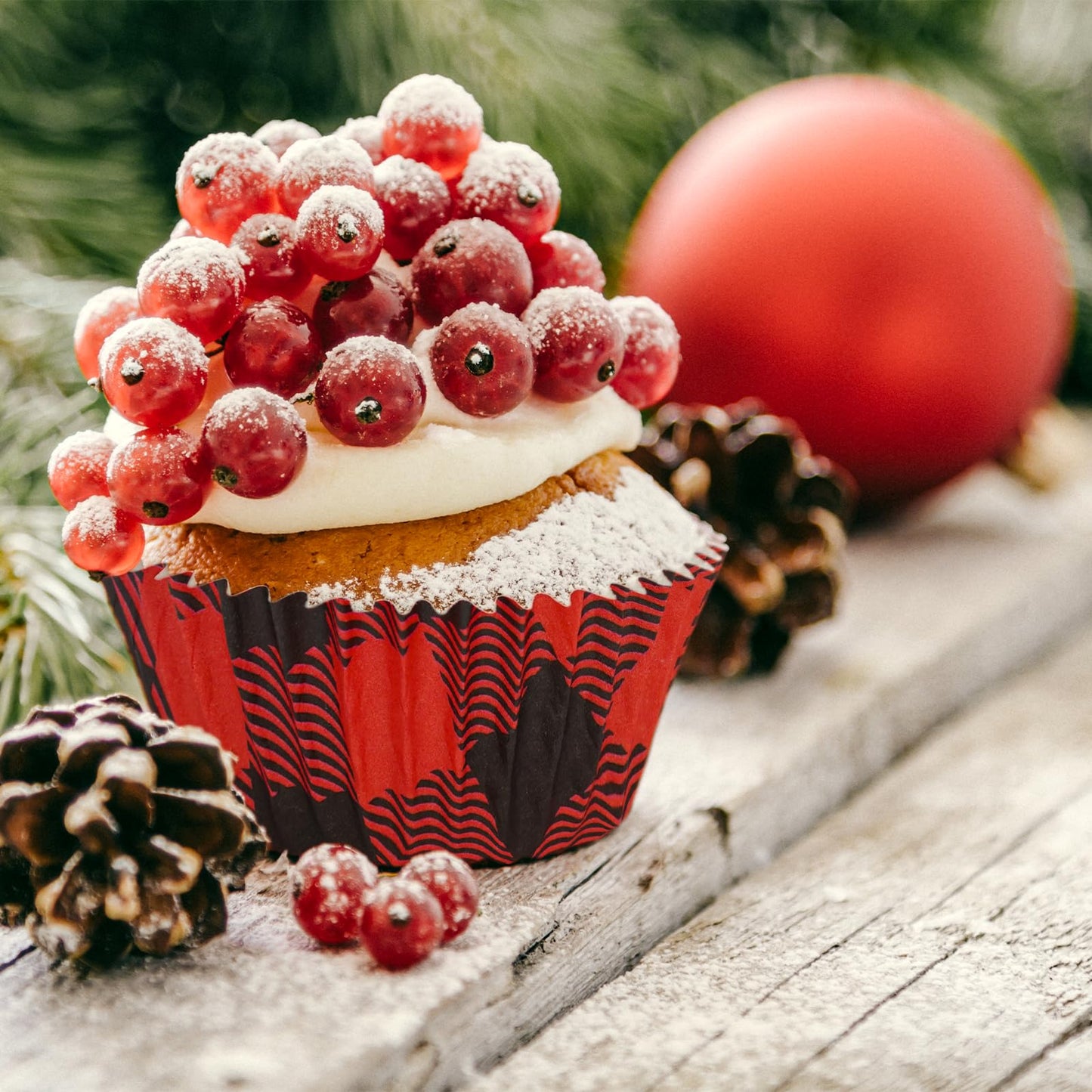 Whaline 600Pcs Christmas Cupcake Liners Buffalo Plaids Cupcake Wrappers Red Green Black Checked Xmas Muffin Liners Holiday Paper Cake Baking Cups for Christmas Party Home Kitchen Supplies