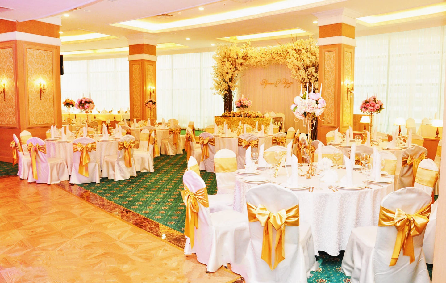50 PCS Satin Chair Sashes Bows Decorative Universal Chair Cover Chair Ribbon Ties Back Sash for Wedding Party Ceremony Reception Hotel Events Banquet Restaurant Home Kitchen Decor(7 x 108 inch,Gold)