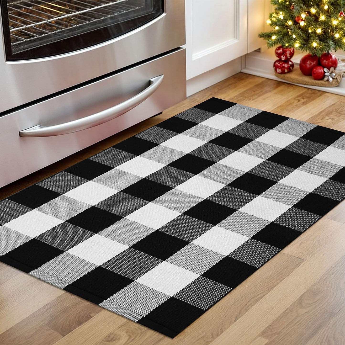 KOZYFLY Buffalo Plaid Area Rugs 27.5x43 Inches Black and White Checkered Rug Washable Front Door Mat Hand Woven Cotton Outdoor Rug Small Rug for Front Porch Kitchen Entryway Patio Bathroom
