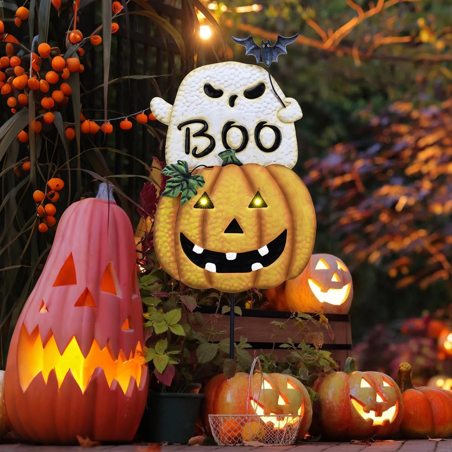 TERESA'S COLLECTIONS Metal Halloween Yard Stakes, Halloween Decorations for Outdoor with Ghost Pumpkins Solar Light, Stacked Jack-o-Lantern Garden Stakes Decor for Pathway Patio Party, 25"