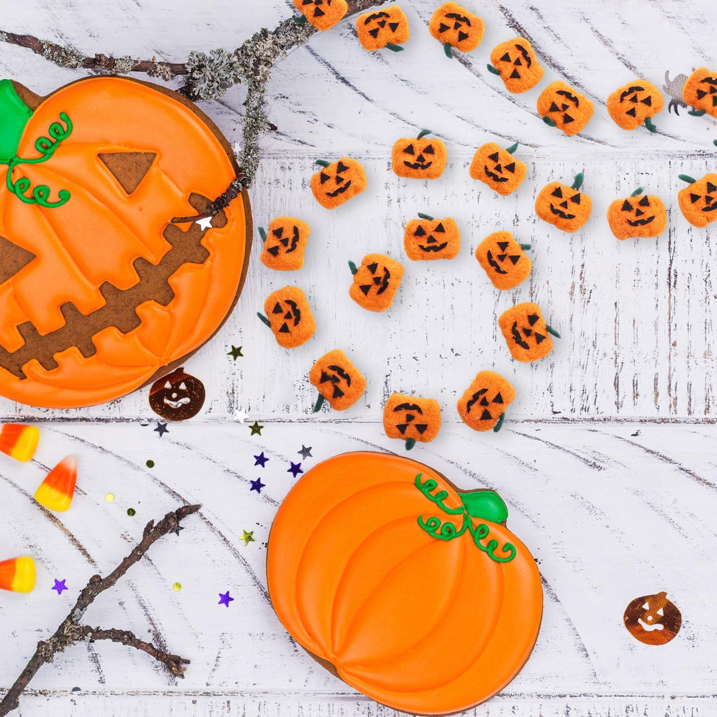 Hillsuren 24 Pcs Halloween Felt Pumpkin Wool Felt Ball Garland Spooky Fabric Pumpkin Ornaments for DIY Crafts Halloween Fall Party Hanging Home Wall Table Farmhouse Tree Indoor Outdoor Decoration