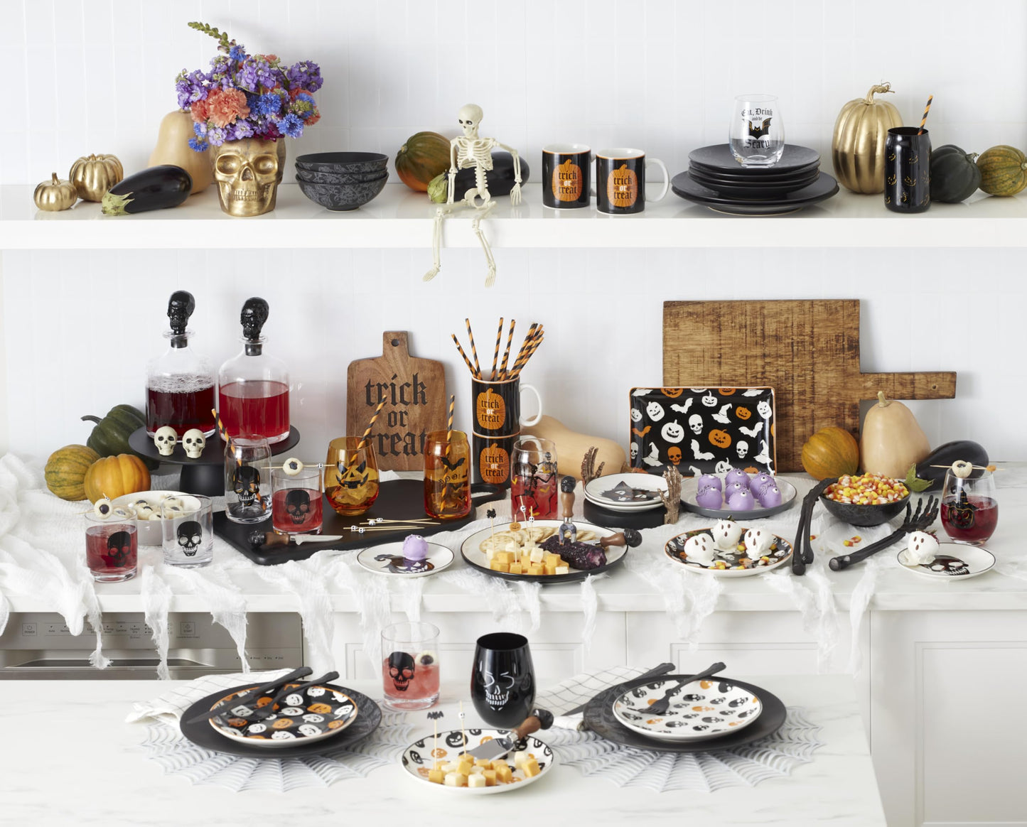 Oneida Barware, 5-Piece Skeleton Whiskey Set, 4 Drinking Glasses & 1 Decanter, Dishwasher Safe, Halloween Decor Indoor, Halloween Table Decorations for Party, Skeleton Themed (4 Glasses, 1 Decanter)