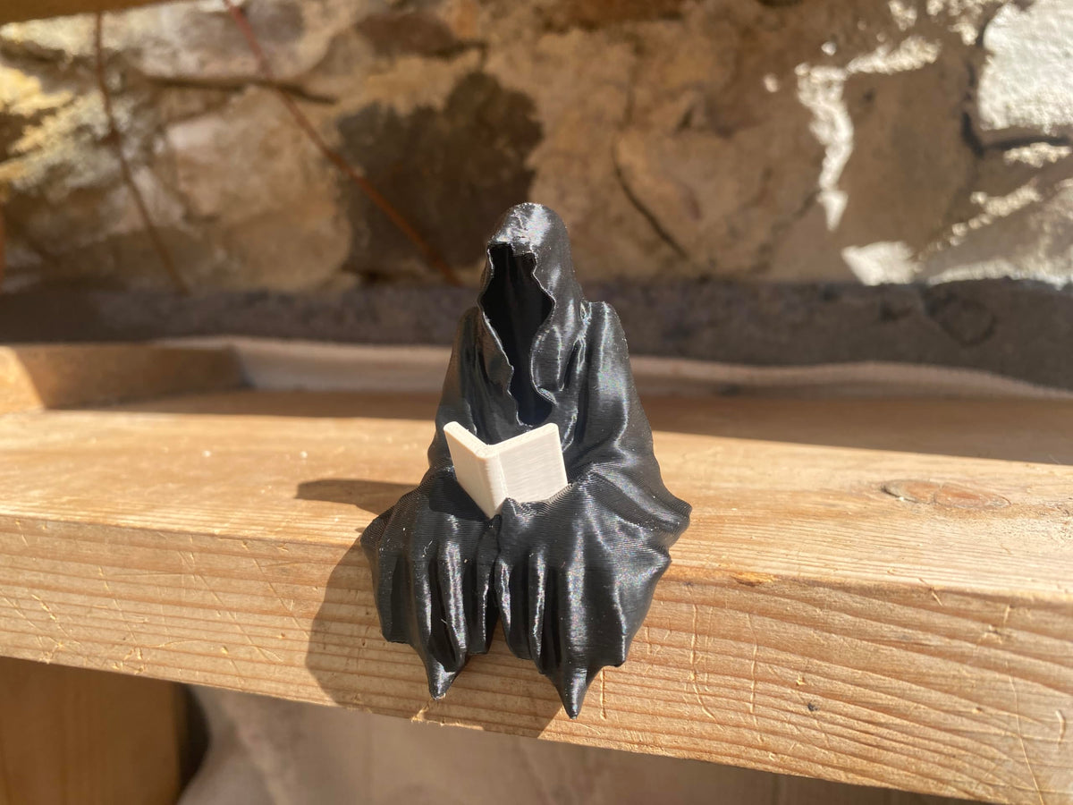 Sitting Ghost Figurine Reading a Book – Suriel ACOTAR Inspired Decoration | Unique Fantasy Home Decor For Book Lovers