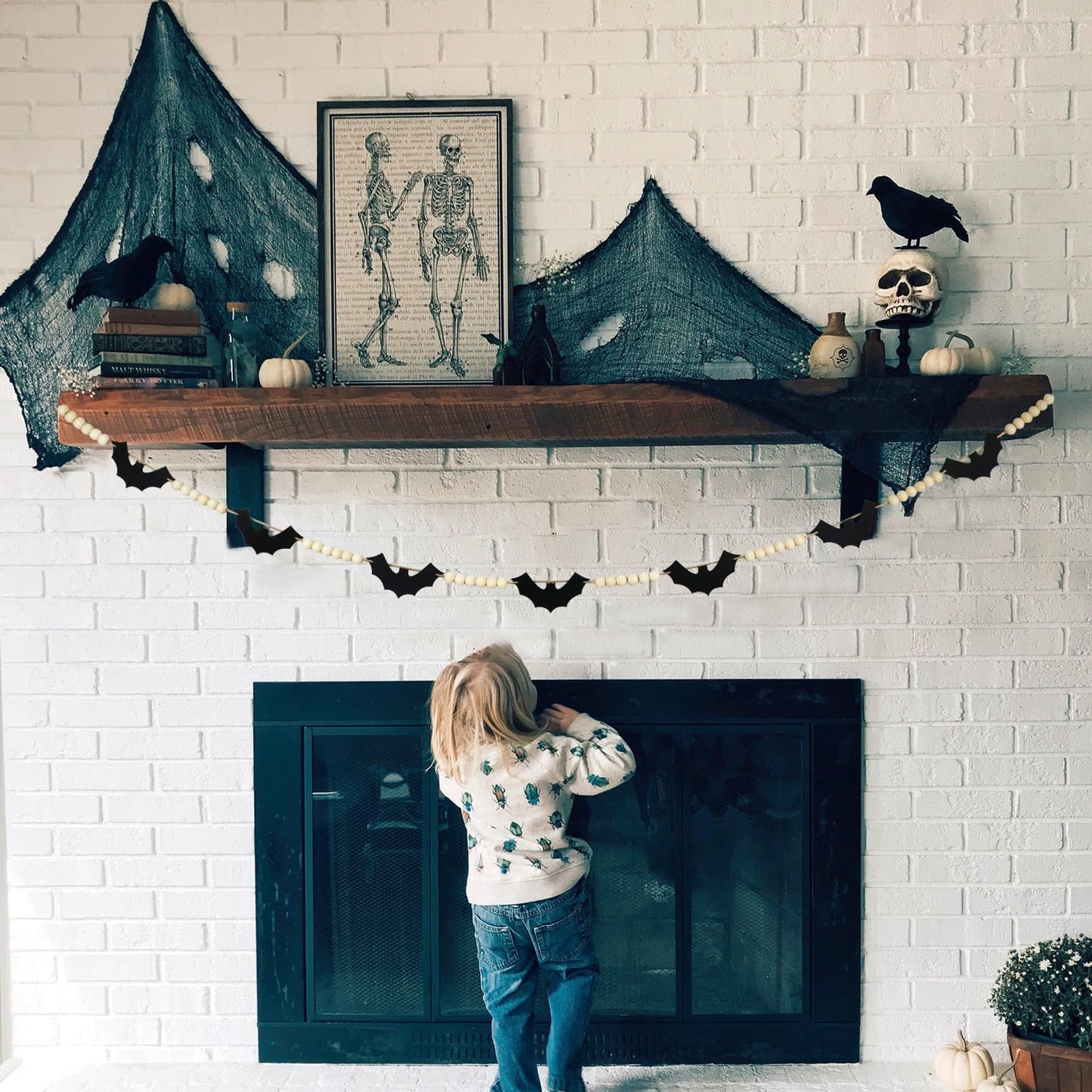 Halloween Garland Decorations, Adjustable Spooky Hanging Felt Bat Garland, Pre-Strung Aesthetic Boho Wood Beads Halloween Banner for Mantel Fireplace Home Room Indoor Farmhouse Office Wall Decor
