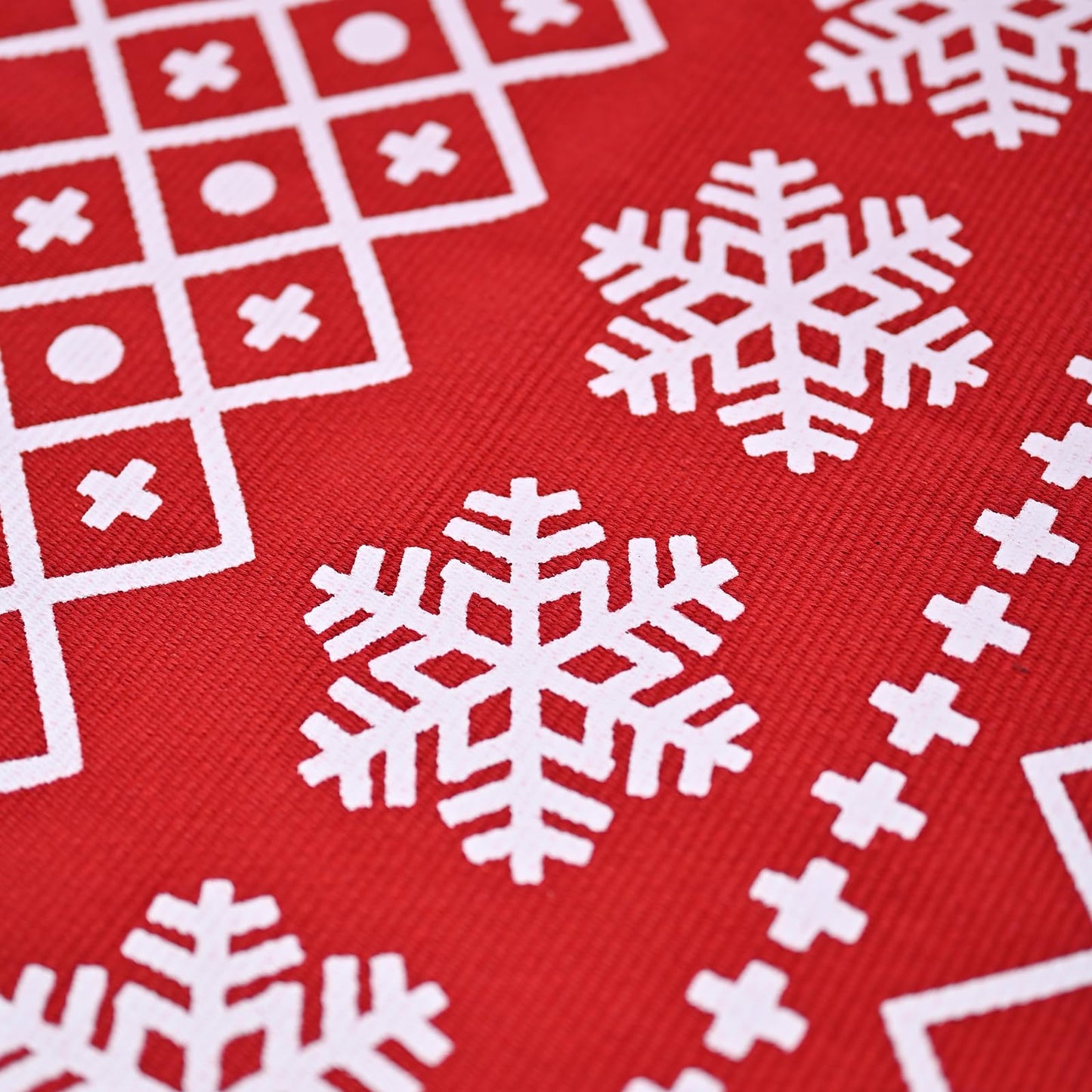 4' x 6' Christmas Area Rug Red Snowflake Pattern Washable Indoor Carpet Holiday Decor for Entryway Bedroom Kitchen Living Room Soft Low Pile Winter Floor Mat Home Accent Rug