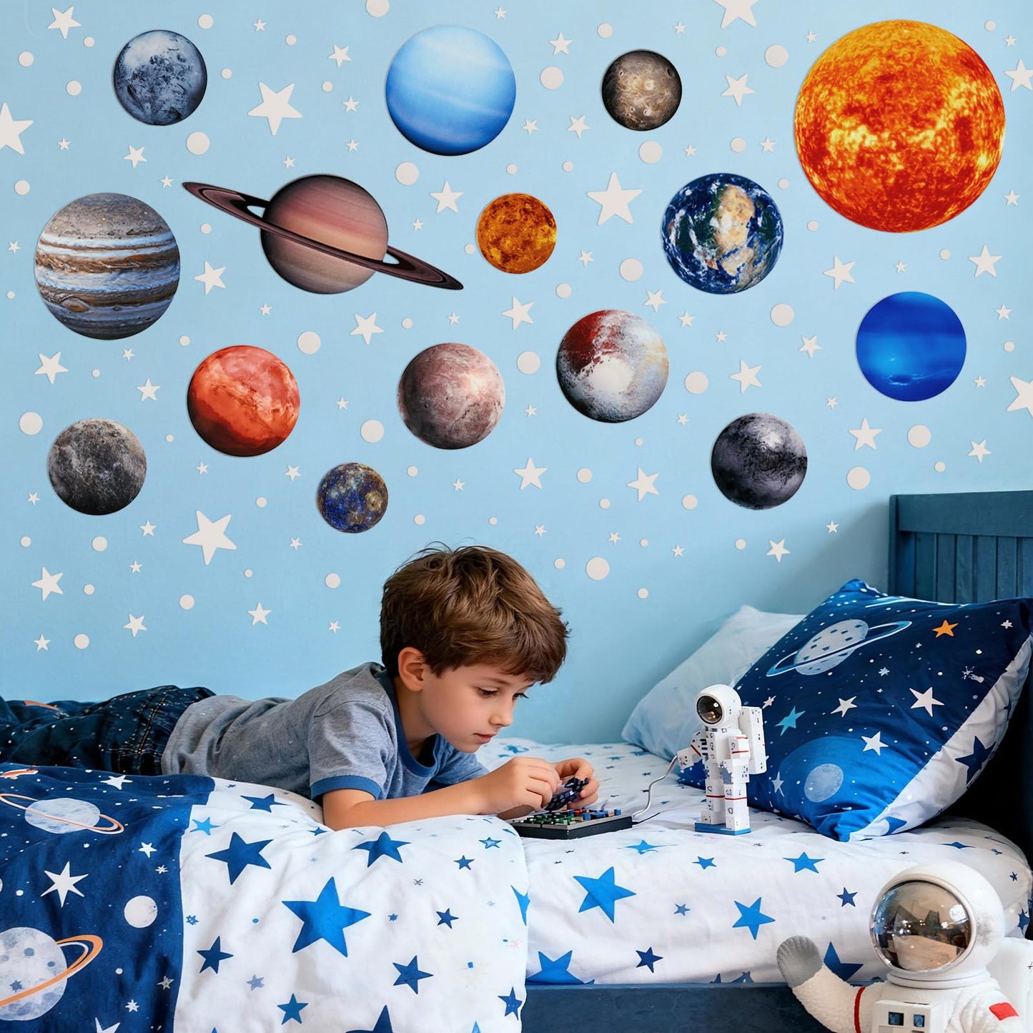 Fontien Solar System Wall Decals Glow in The Dark Stars, 780 Pcs Glowing Stars and Planets Stickers for Ceiling, Baby Nursery Planets Wall Stickers for Bedroom, Kids Room Decoration