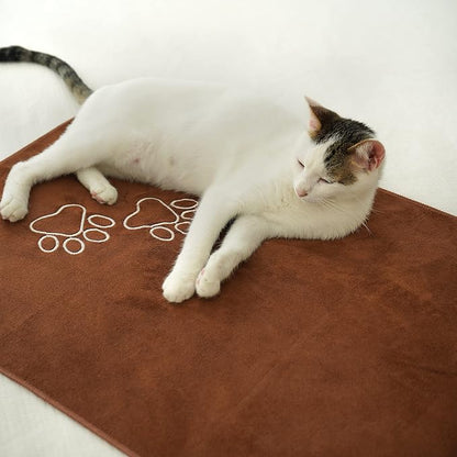 Luzia Unconditional Love | Premium Pet Drying Towel | Ultra Absorbent and Soft Microfiber Towel for Dogs and Cats (Brown) XL
