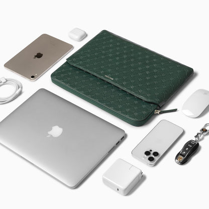 Comfyable x Edition Faux Leather Laptop Sleeve 13 14 Inch, Compatible with 13" MacBook Air M5 & 14" MacBook Pro M5 Pro/Max 2026, Mac Travel Case with a Front Zip Pocket for Men Women, Midnight Green