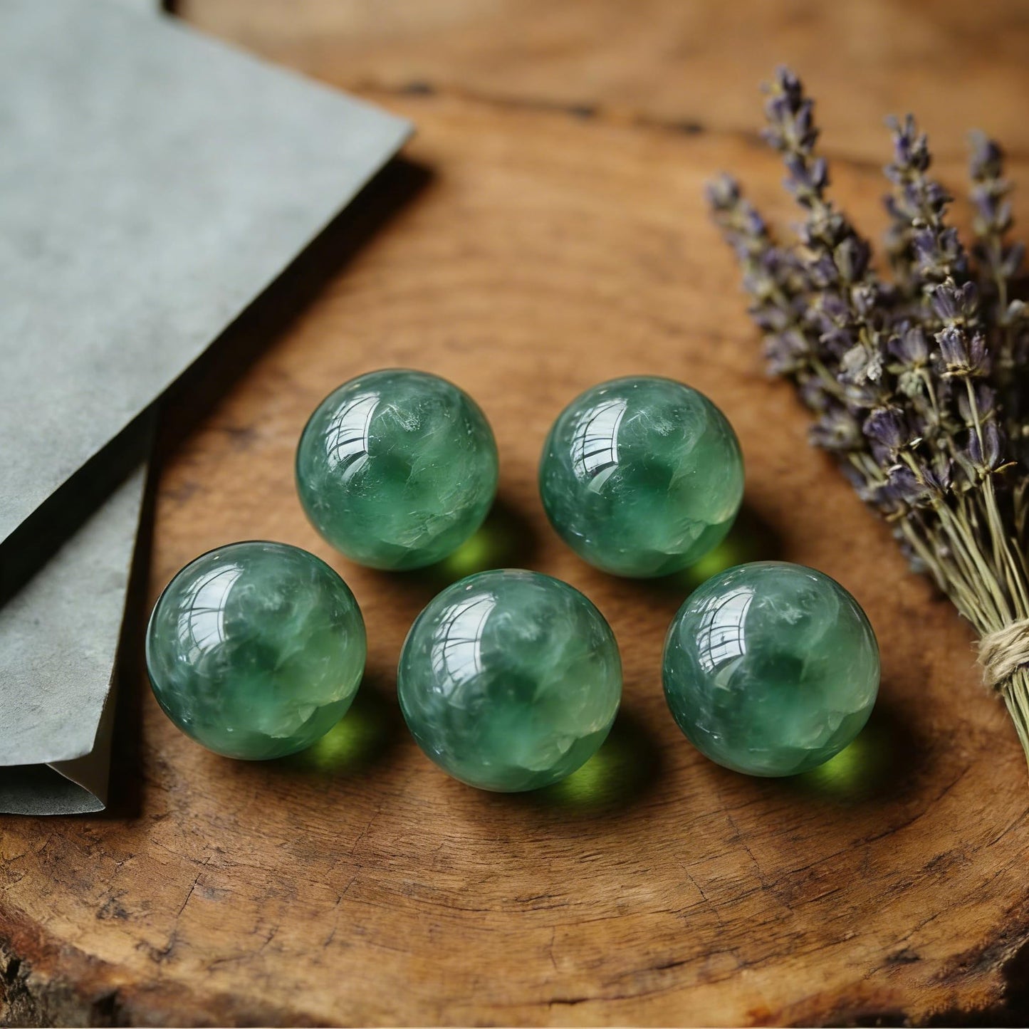 Aiercrystal Natural Stone Crystal Sphere Feng Shui Home Decoration Ball Positive Energy Scrying Orb for Meditation Tool for Spiritual Space Purification Globe Diameter 4-5cm Green Fluorite Sphere