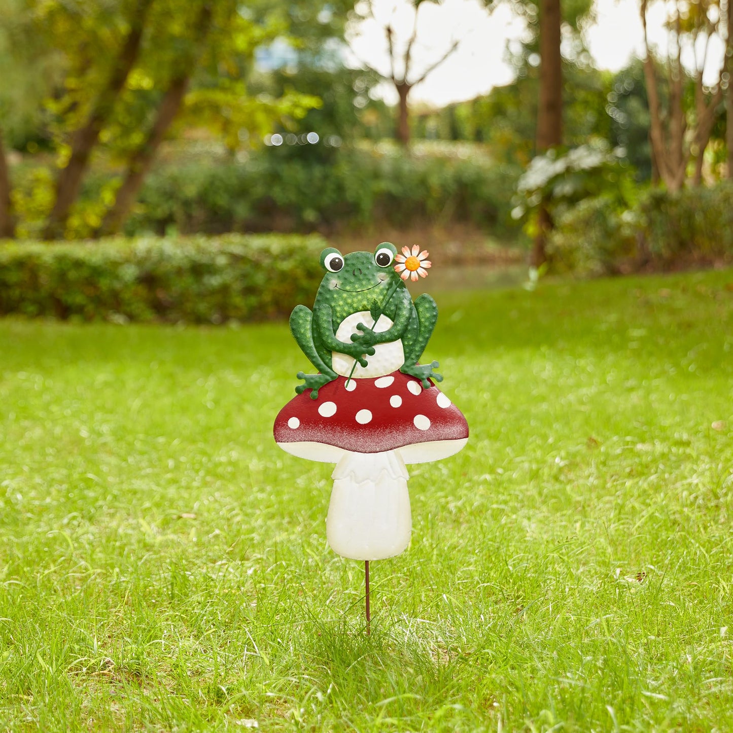 Glitzhome Mushroom and Frog Garden Yard Stake, 30 ”H Metal Stacked Yard Patio Charming Stake Powder-Coated Vibrant Finish Lifelike 2-in-1 Design Ornament Detachable Lawn Wall and Floor Decoration