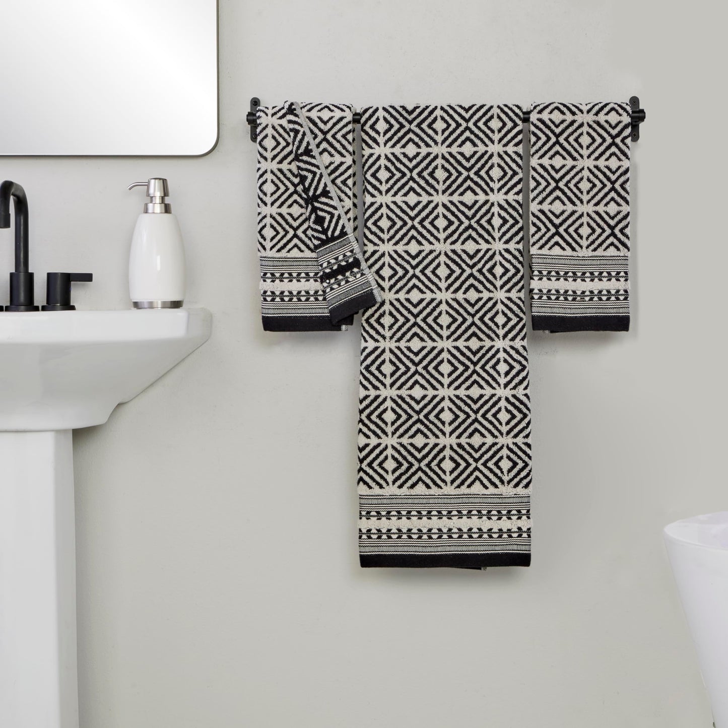 SKL Home Diamond Grid 100% Cotton Premium Bath Towel, 600 GSM, Soft & Absorbent, Reversible Jacquard, Black