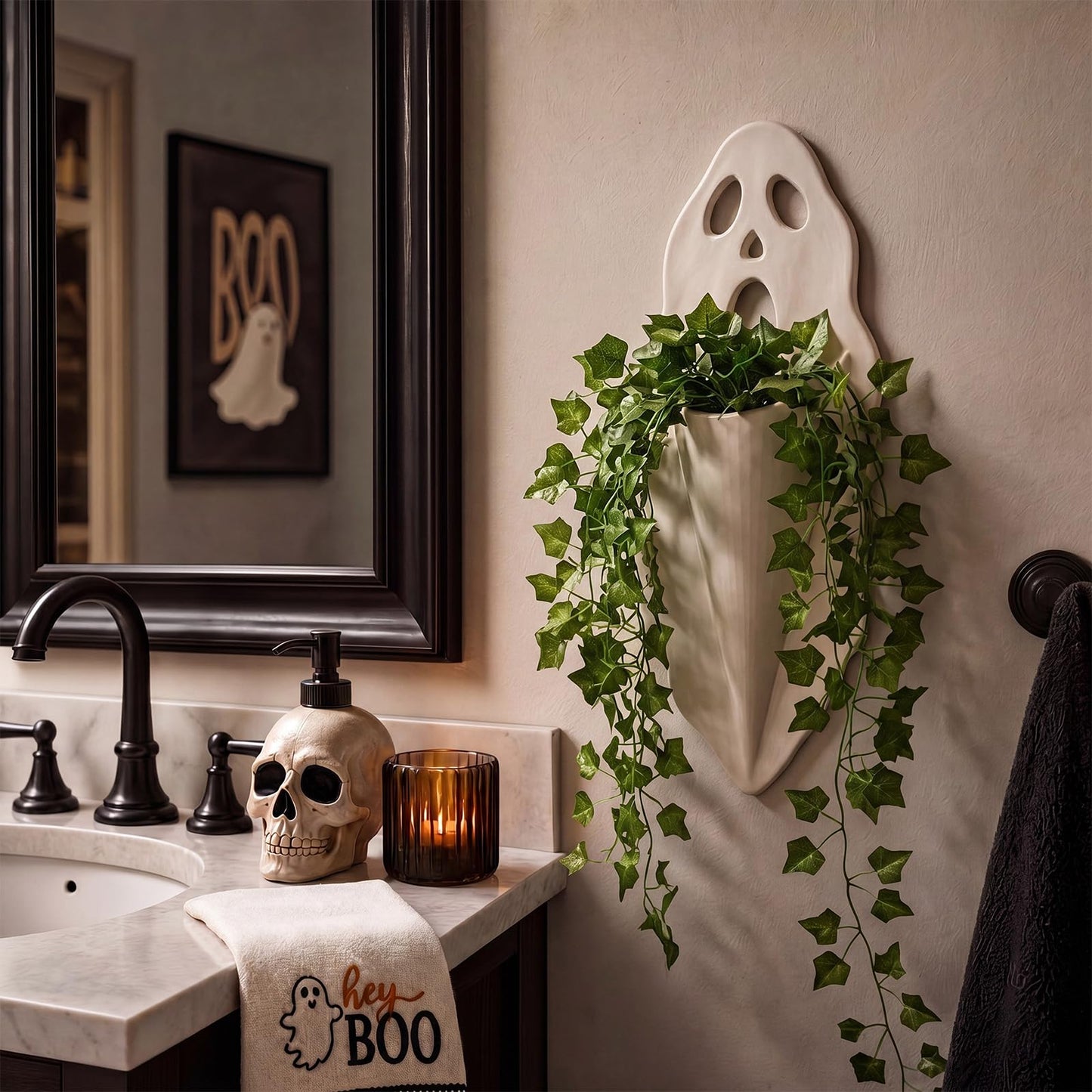 Teecyhooo Halloween Ghost Wall Planter 13.8 Inch Spooky Resin Hanging Planter with Triangle Hanger Scream Face Hanging Vase Halloween Gothic Wall Decoration for Home Indoor Living Room Bedroom
