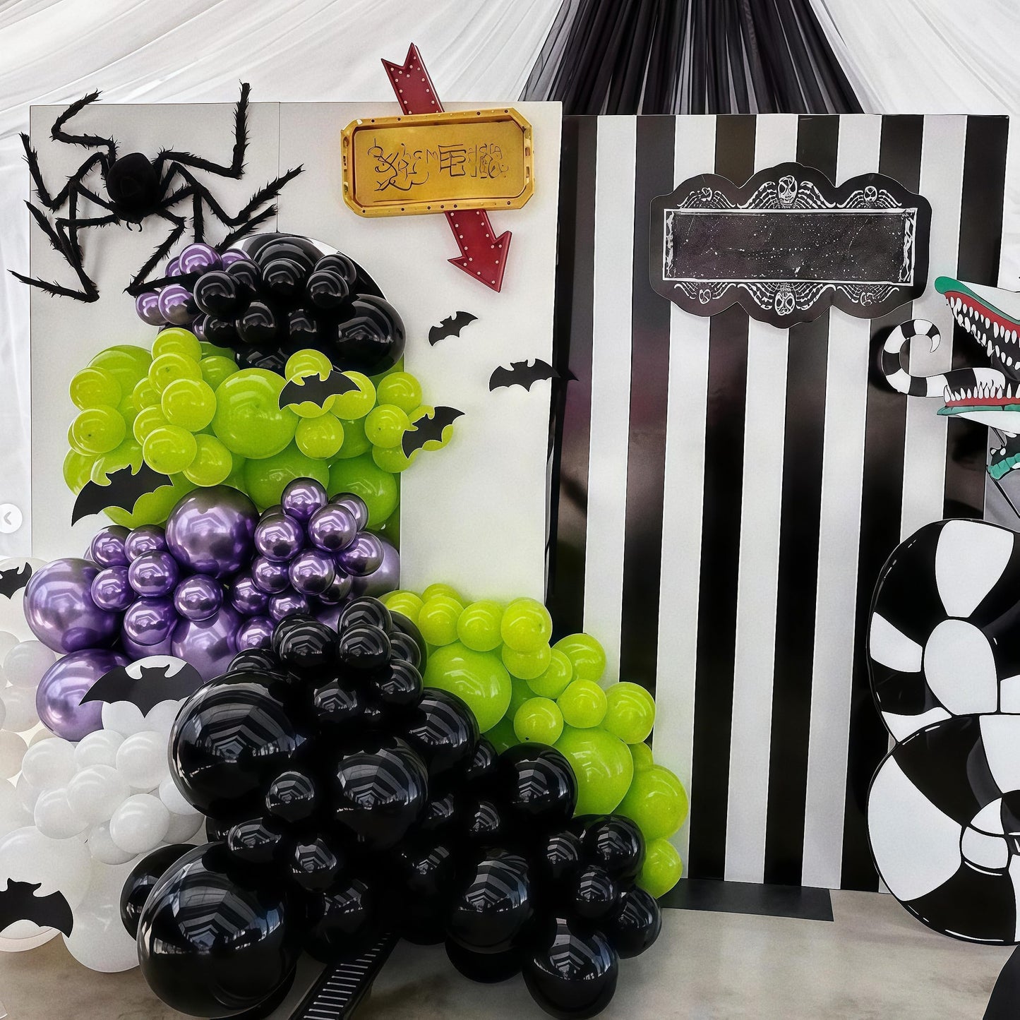 Halloween Balloon Arch Garland Kit with Big Spider DIY Balloons, Matte Black Lime Green Purple Metallic Latex Balloons Garland with Eye Balloons for Halloween Party Home Garden Outdoor Decorations
