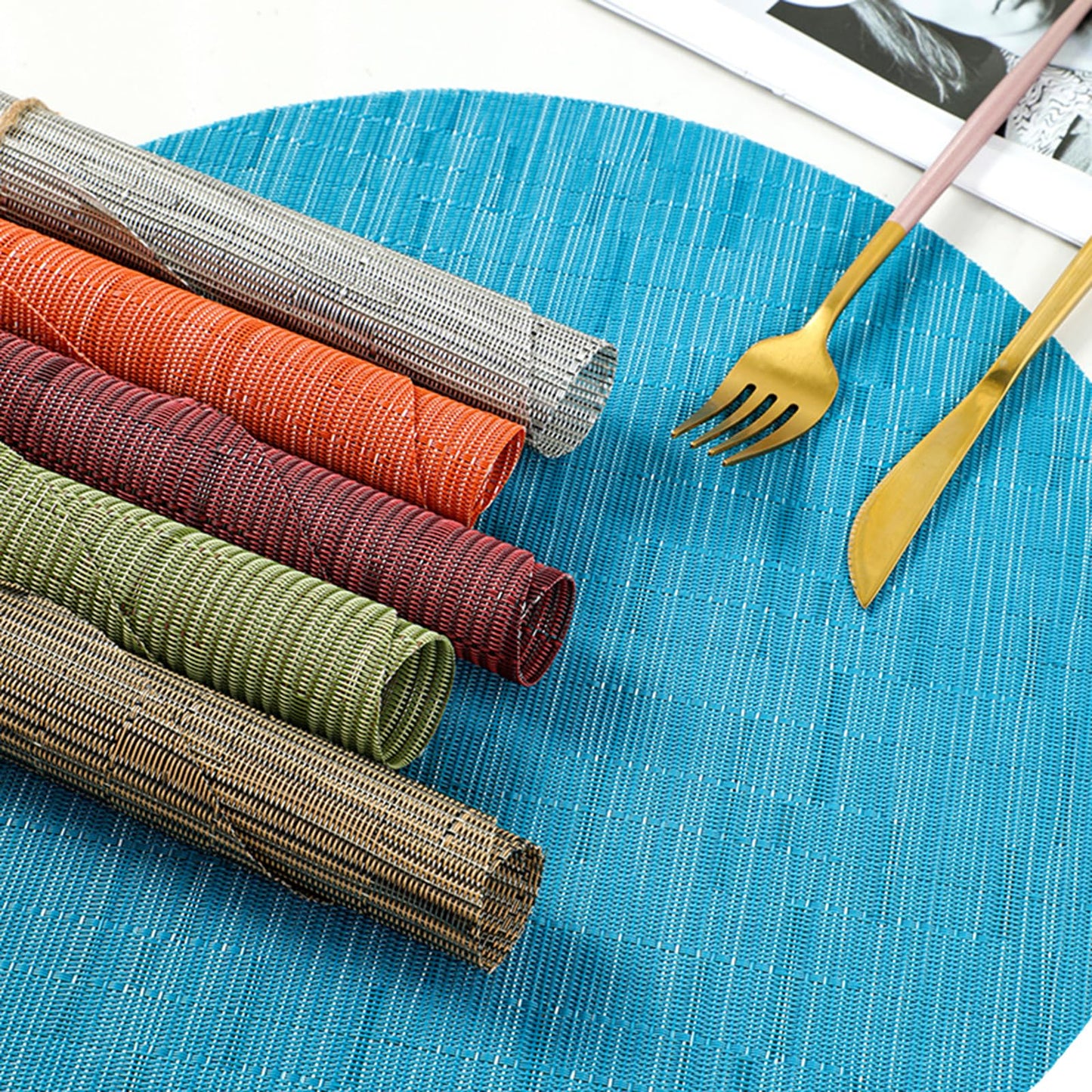 LivebyCare Round Placemats Set of 4 Woven Table Mats Washable Non-Slip Place Mats 13.8 Inch for Christmas Decoration Home Wedding Party,Beige