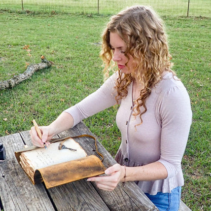 LEATHER VILLAGE Vintage Leather Journal – 200 Handmade Vintage Deckle Edge Paper – Leather bound Journal For Women Men – Vintage Key Closure - Book of Shadows - Green - 8X6 inches (A5)