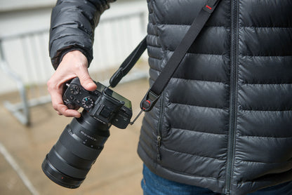 Peak Design Leash Camera Strap, Charcoal, Configurable as a Sling, Neck, Shoulder Strap or Safety Tether, Adjustable, Compact, Quick Release, Camera Straps for Photographers, 200 lb Capacity