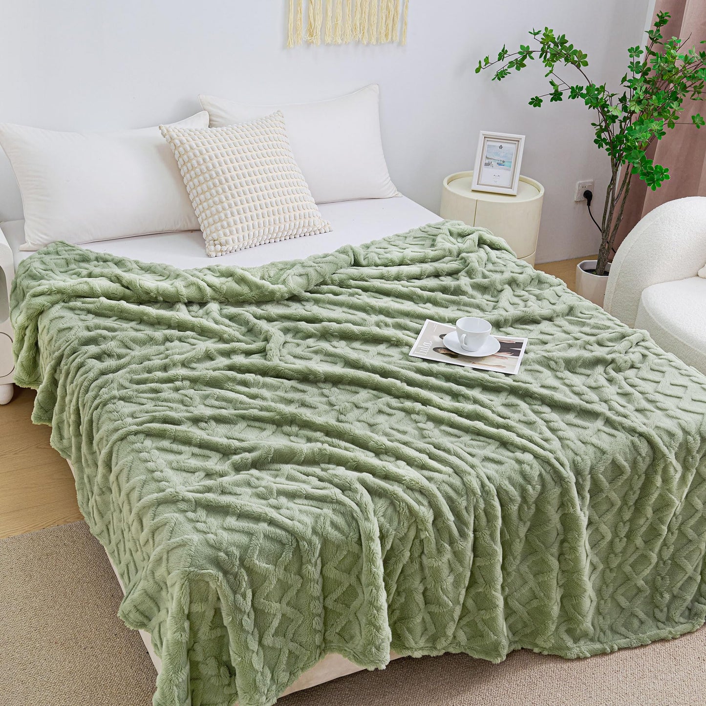 Aganear Flannel Throw Blanket - Cozy Soft Lightweight Fuzzy Blanket for Women Portable Throw Blankets for Couch, Warm Present for Birthday, Christmas, Halloween, Housewarming(50"x60", Sage Green)