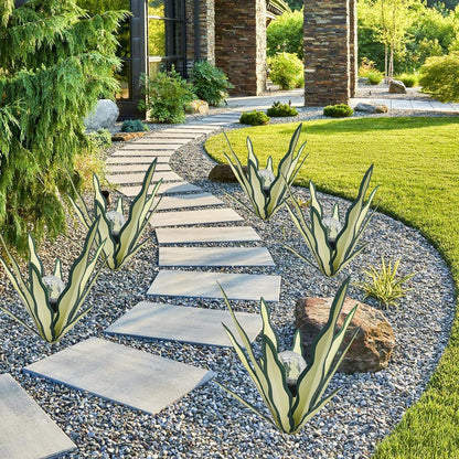 LCJECV Metal Agave Plant Garden Art, 2 Pack Tequila Rustic Sculpture, Rustic Metal Agave Plants Garden Lawn Home Ornaments, for Yard Stakes, Garden Figurines, Outdoor Patio (2 PCS Green with Light)