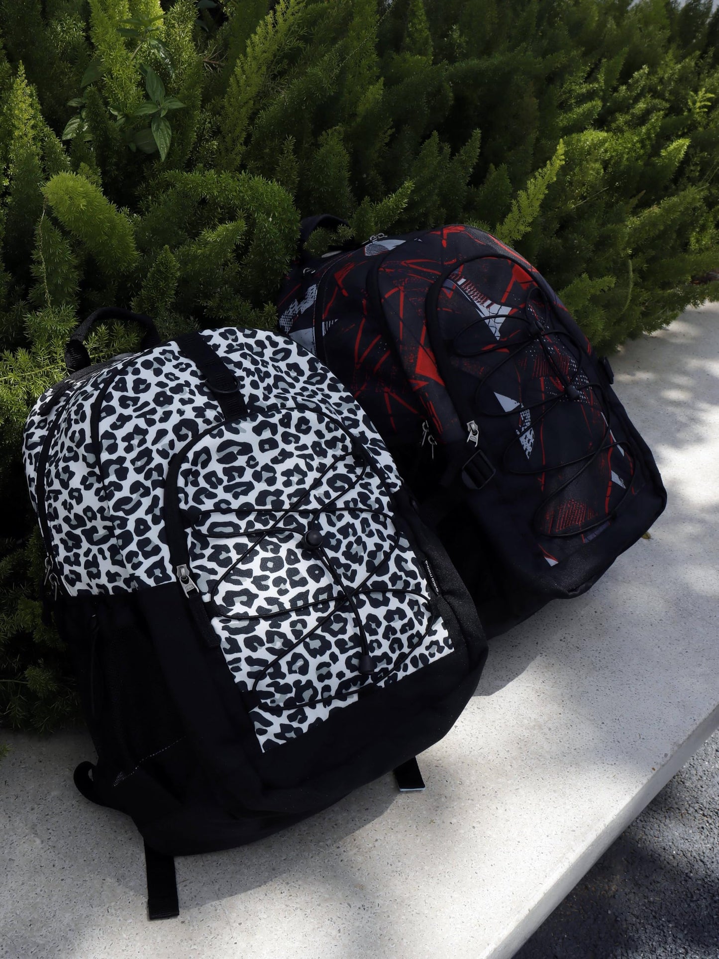 Choco Mocha Snow Leopard Backpack for Teen Girls, Travel School Backpack for Girls Middle School Large Bookbag 18 Inch, Black
