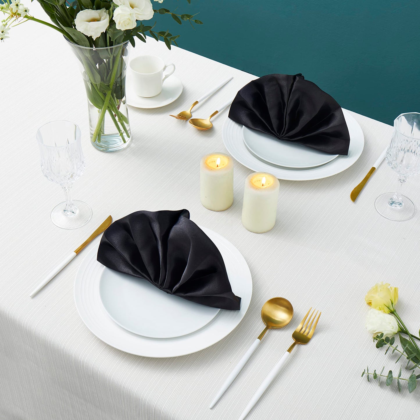 Counfeisly 16 Pack Square Satin Dinner Napkins, 17x17 Inches Silky Soft Smooth Table Cloth Napkins for Restaurant Weddings Banquet Party Decoration, Black