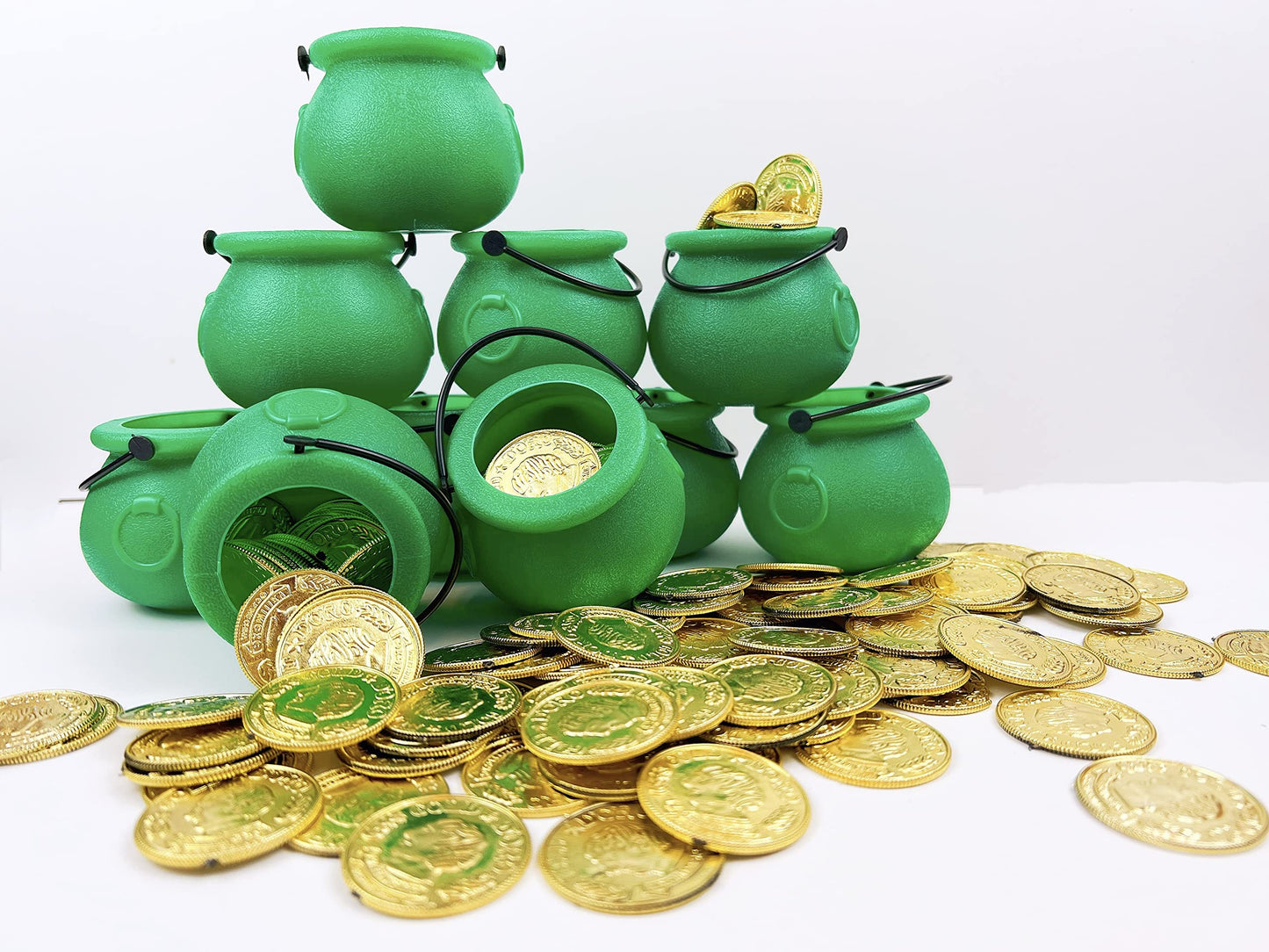 GiftExpress 12pc Mini Green Cauldrons for St Patrick's Day Decoration, St Patrick Cauldrons, Novelty Candy Holder Pot of Gold (12)