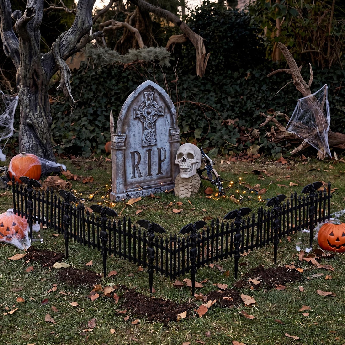 Sintuff 6 Pack Halloween Garden Fence Decoration, 18.5" x 12" Spooky Bat and Skull Decorative Plastic Fence Panel, Gothic Outdoor Yard Prop for Graveyard Scene Path Borders Haunted House Party Decor