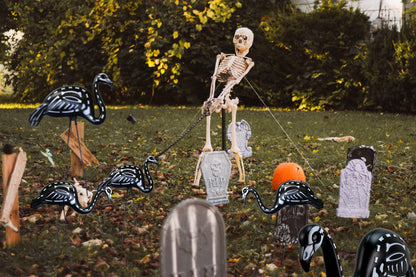 GiftExpress 4-Pack Small Halloween Black Flamingo Skeleton, Zombie Flamingos, Skull Flamingo with Stakes for Halloween Lawn Ornaments, Spooky Graveyard Decorations