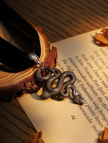 Sacina Gothic Snake Choker Necklace, Snake Necklace for Women, Gothic Goth Choker, Goth Jewelry, Halloween Christmas Jewelry Gift for Women