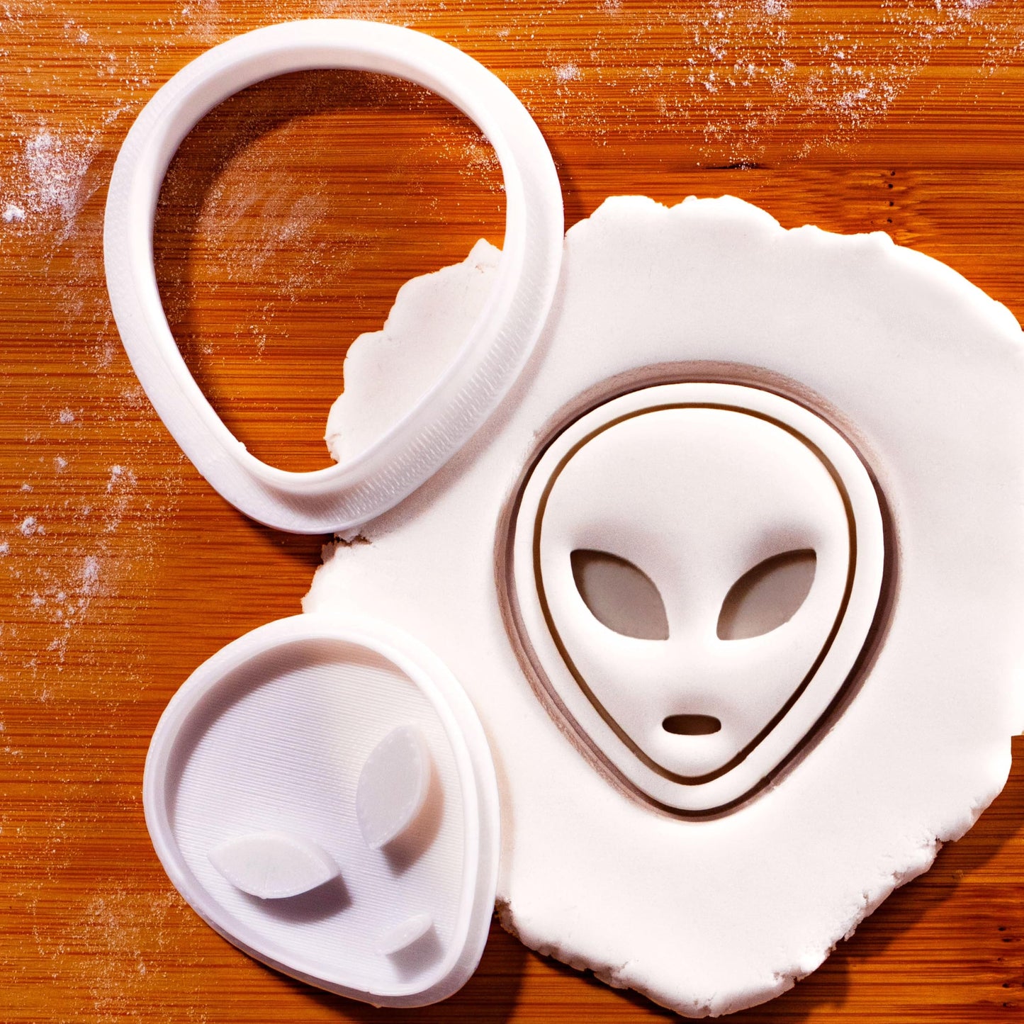 BAKERLOGY Alien Mini Cookie Cutter and Stamp Set – UFO Extraterrestrial Biscuit Fondant Embosser for Sci-Fi Space Theme Baking, Halloween Party Cupcake Decoration