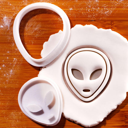 BAKERLOGY Alien Mini Cookie Cutter and Stamp Set – UFO Extraterrestrial Biscuit Fondant Embosser for Sci-Fi Space Theme Baking, Halloween Party Cupcake Decoration
