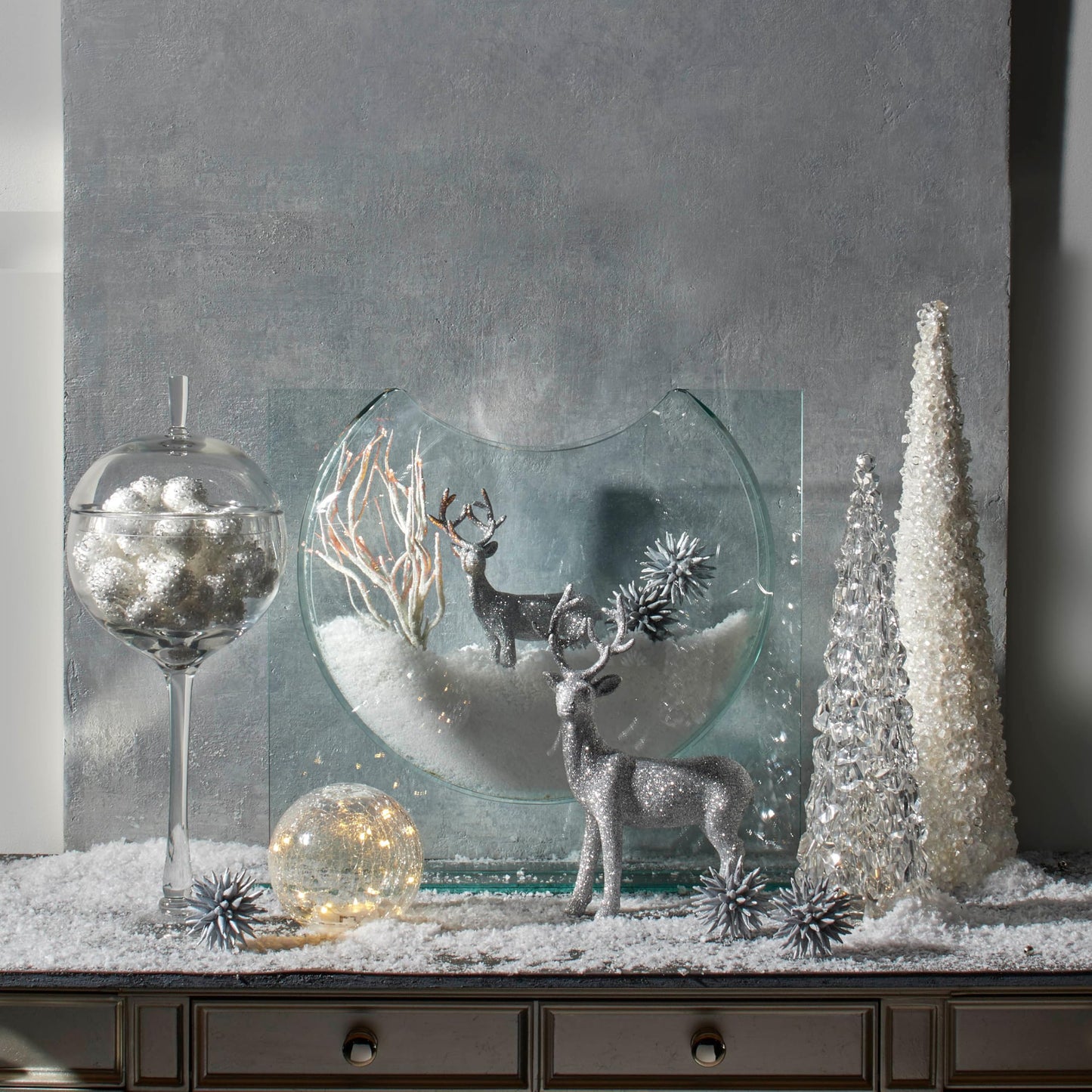 Z Gallerie Jules Glass Cloche, Hand-Blown Glasses Display Dome for Decorative Showcase Elegant Terrarium for Curated Home Decor, Artistic Canister for Sentimental Displays, Clear, 24"