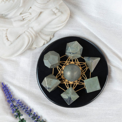 Crocon Golden Pyrite 7 Pcs Platonic Solids Crystal Geometry Set, Platonic Solids Sacred Geometric Stones for Meditation Reiki Balancing Healing Chakra Stone Cleansing Spiritual Good Luck (15-20 mm)