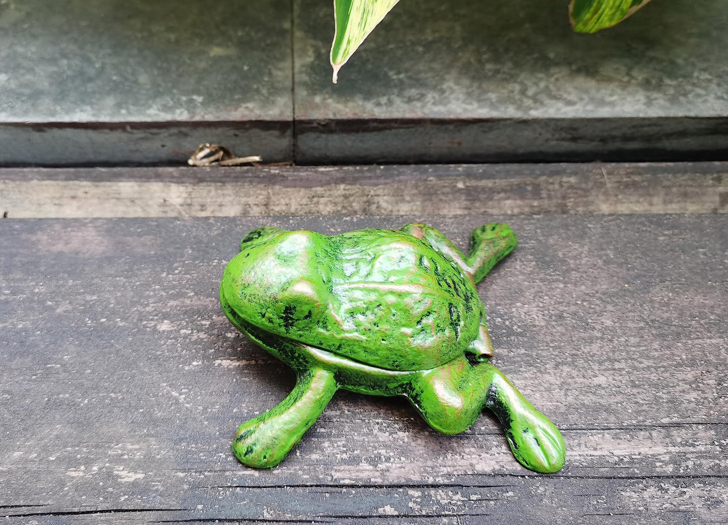 BSTGIFTS Iron Frog Key Hider - Outdoor Statue, Cast Iron, Green Frog, Hide a Key, Garden Decoration