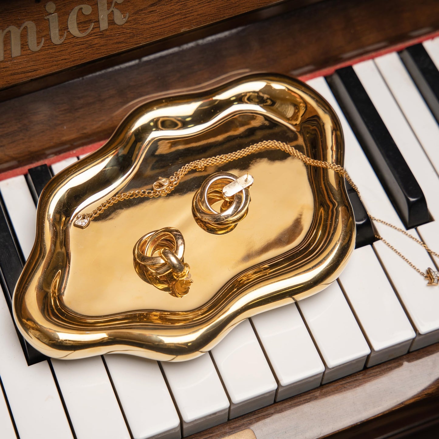 Lynagert Cloud Trinket Dish, Chubby Jewelry Tray, Ceramic Jewelry Ring Trinket Dish for Rings Earrings Necklace Organizer, Mother's Day Thanksgiving Christmas Birthday Bridesmaid Gifts (Golden)