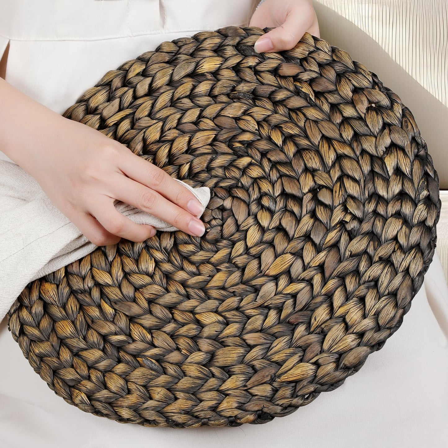 10 Pack, Round Woven Placemats, Natural Water Hyacinth Wicker Place Mats, Braided Straw Table Mats for Dining Table, Fall, Halloween, Thanksgiving, Chrismats, Black (13.8 inch)