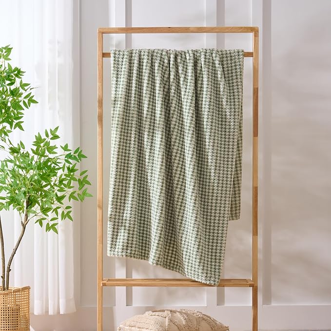 Zyrah Green and White Fleece Twin for Couch Super Soft Twin Blanket Plaid Lightweight Decorative Fuzzy Cozy Blankets for Sofa Chair Bed 60x80 Inches