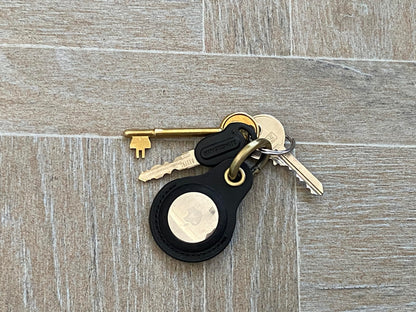 Habac Studio Airtag Keyring Genuine Leather with Brass Key Tags. Apple Airtag Holder Luggage GPS Tracker Dog Airtag Case Keychain (Brown)