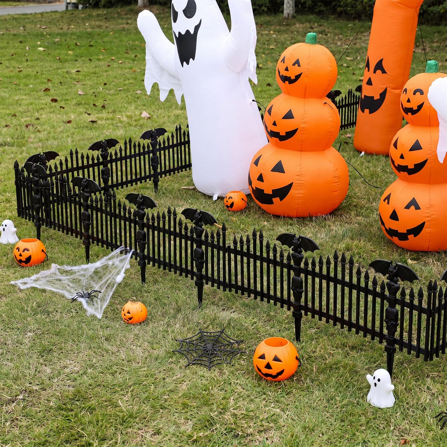Sintuff 6 Pack Halloween Garden Fence Decoration, 18.5" x 12" Spooky Bat and Skull Decorative Plastic Fence Panel, Gothic Outdoor Yard Prop for Graveyard Scene Path Borders Haunted House Party Decor