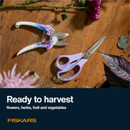 Fiskars 2-Piece Pruning & Veggie Shears Set, Explore Collection Garden Tool Kit, Bypass Pruner for Light Trimming, Vegetable Shears with Serrated Stainless Steel Blades for Harvesting Flowers & Herbs