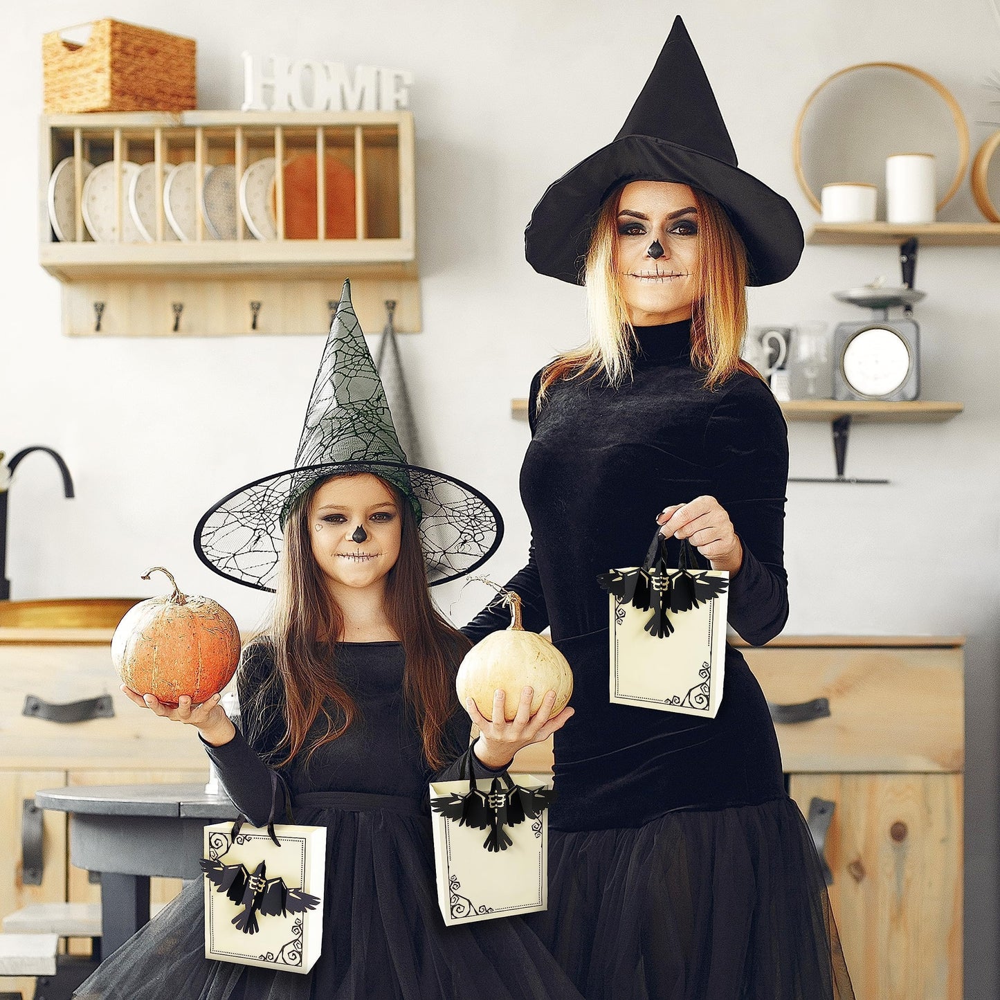 Cheerland 8pcs Halloween Party Favor Bags with Gothic Paper 3D Crow for Birthday EMO Paper Bags Snack Bag Raven Halloween Goodie Bag Candy Bag 3D Crows Summerween Party Supplies Trick or Treat Bag