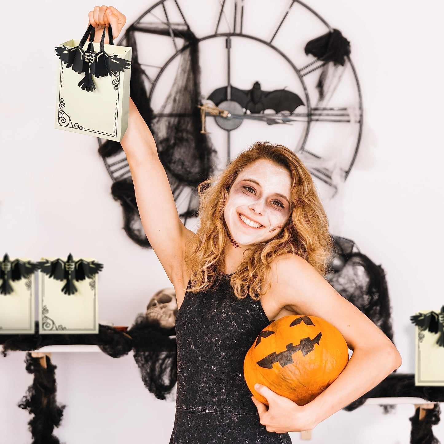 Cheerland 8pcs Halloween Party Favor Bags with Gothic Paper 3D Crow for Birthday EMO Paper Bags Snack Bag Raven Halloween Goodie Bag Candy Bag 3D Crows Summerween Party Supplies Trick or Treat Bag