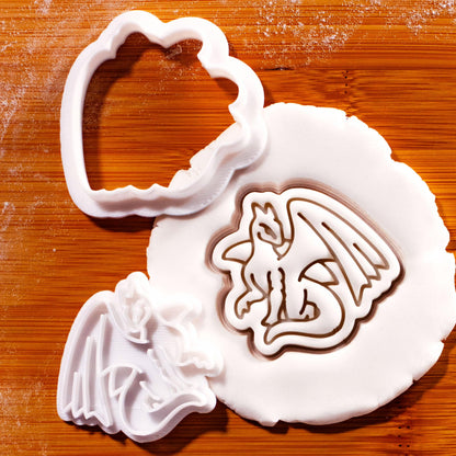BAKERLOGY Dragon Mini Cookie Cutter and Stamp Set – Fantasy Creature Biscuit Fondant Embosser for Medieval Mythical Baking, Birthday Party Cupcake Decoration Tool
