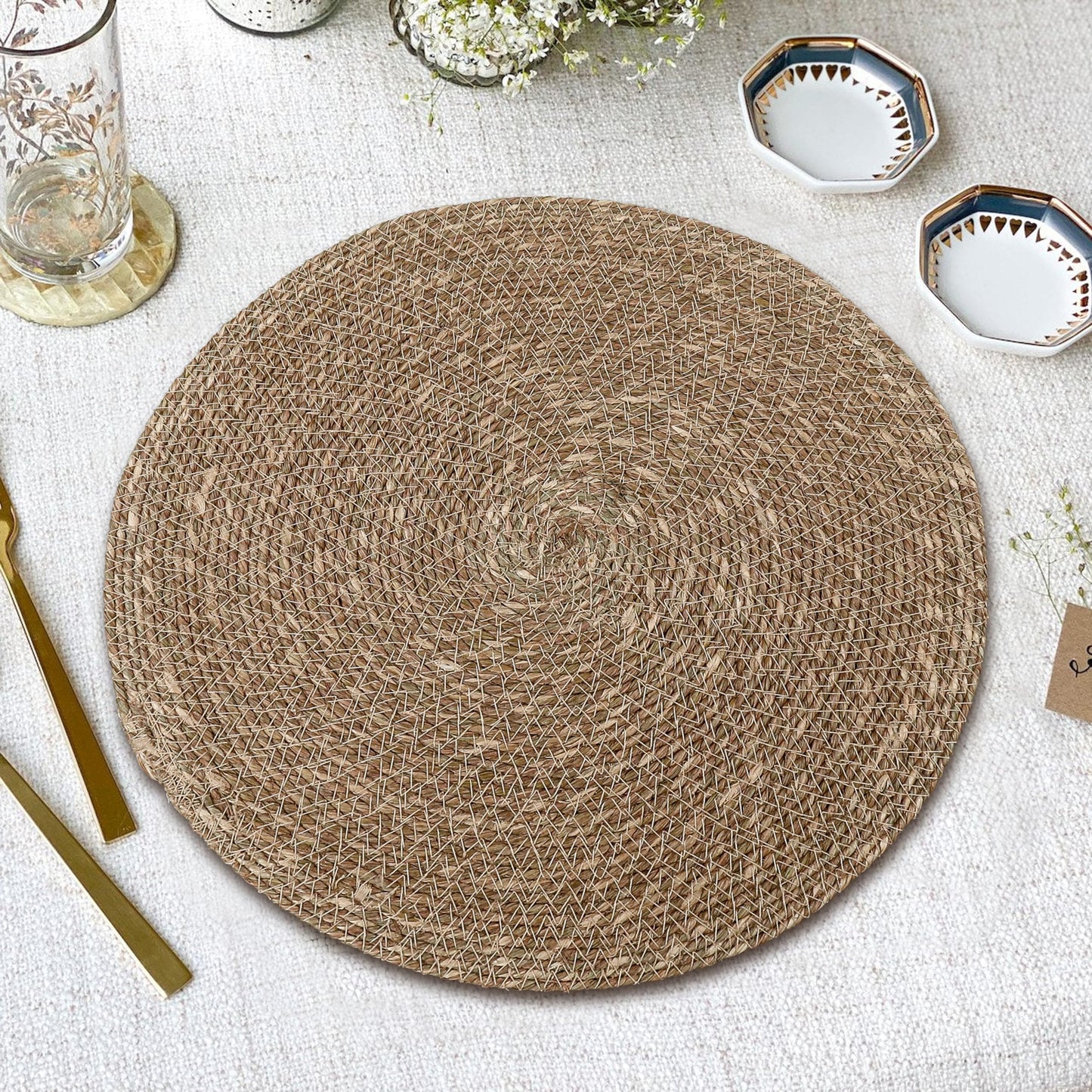 Hausattire Round Woven Placemats Set of 4 - Natural, Seagrass Heat Resistant Table Mats for Wedding, Restaurants, Party | Rattan Boho Easy Clean Circle Spring Easter Placemat for Kitchen - 14 Inches
